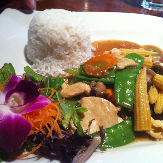 รูปภาพถ่ายที่ Ayuttaya Thai Cuisine โดย Brad K. เมื่อ 1/2/2012