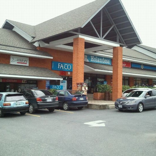Plaza San Carlos El Encinal Centro Comercial