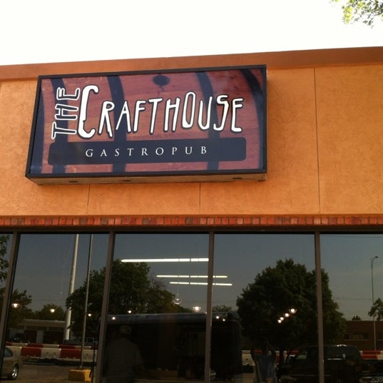 Foto scattata a The Crafthouse Gastropub da Lizzie D. il 8/2/2012