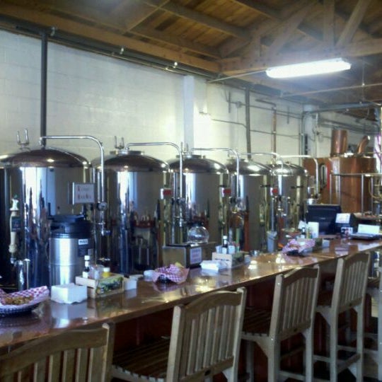 รูปภาพถ่ายที่ Sutter Buttes Brewing โดย Gene เมื่อ 8/30/2011
