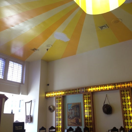 8/23/2012에 Vivian님이 Meskerem Ethiopian Restaurant에서 찍은 사진