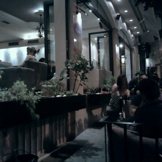 Foto diambil di Biscotto Cafe oleh Pavlos E. pada 9/16/2011