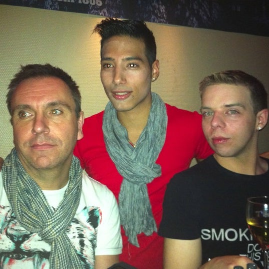 รูปภาพถ่ายที่ The Out โดย GayParty A. เมื่อ 2/12/2011