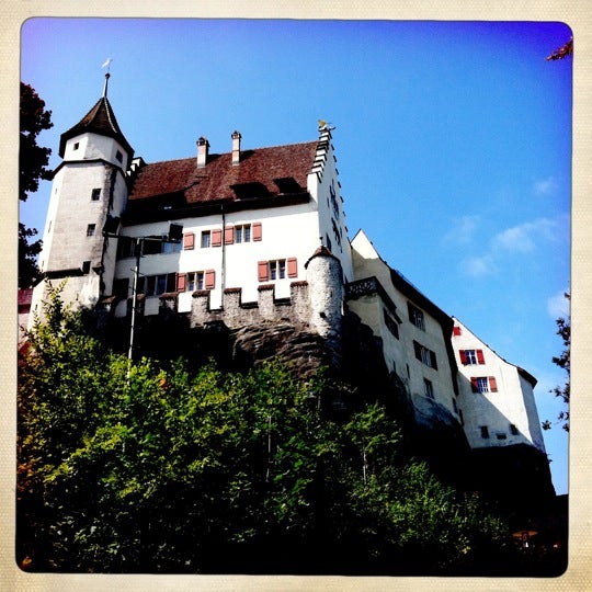 รูปภาพถ่ายที่ Schloss Lenzburg โดย Marc D. เมื่อ 7/31/2011