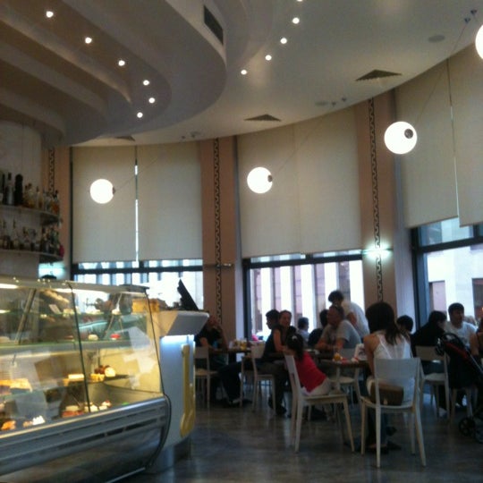 Das Foto wurde bei Café La Bohème von Raffi N. am 6/16/2012 aufgenommen