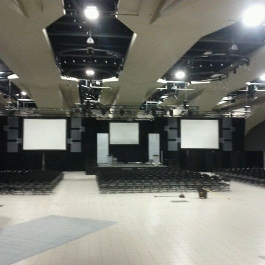 รูปภาพถ่ายที่ Edmonton Convention Centre โดย PeeMan !. เมื่อ 9/25/2011