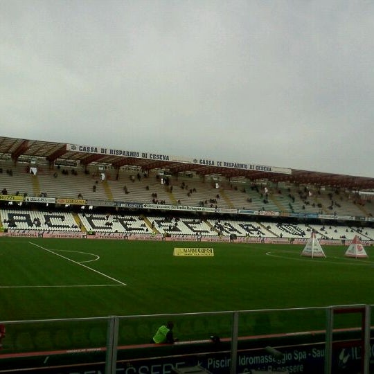11/6/2011에 Mirco M.님이 Orogel Stadium Dino Manuzzi에서 찍은 사진