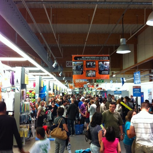 Photos At Decathlon Sporting Goods Shop In Frejus Cedex