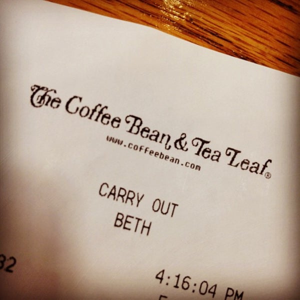 Снимок сделан в The Coffee Bean &amp; Tea Leaf пользователем Beth B. 11/10/2011