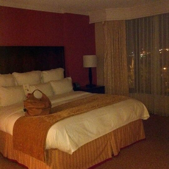 Photo taken at Chicago Marriott Suites O&#39;Hare by Maria A. on 12/17/2011