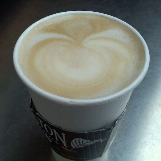 Das Foto wurde bei Boston Common Coffee Company von Tara H. am 10/1/2011 aufgenommen