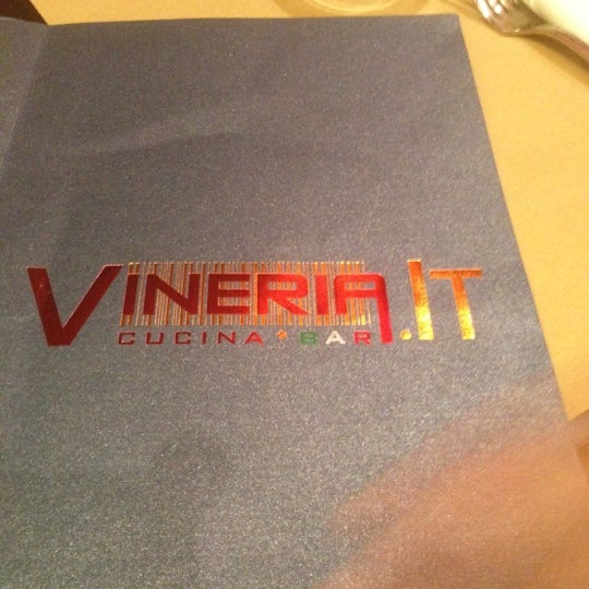Foto tomada en Vineria.IT Cucina + Bar  por Law J. el 4/2/2012