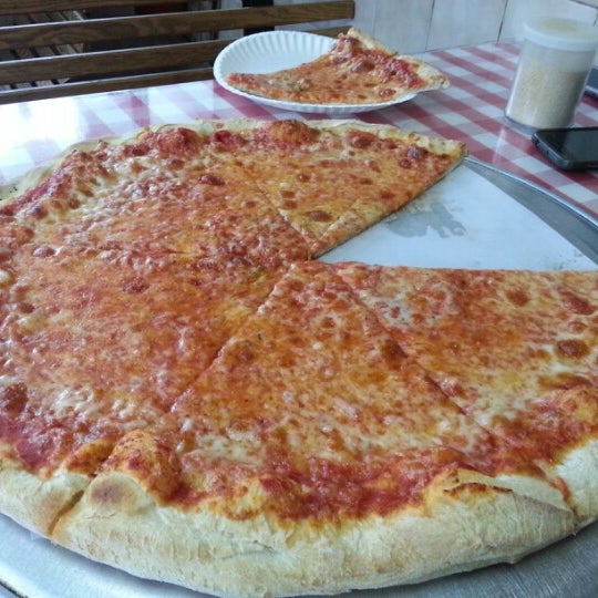 Photo taken at John &amp; Joe&#39;s Pizzeria by Larry C. on 9/2/2012