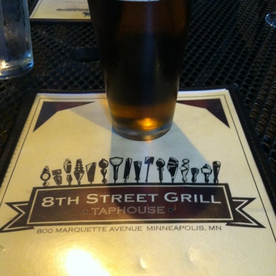 8/8/2012 tarihinde Tamaraziyaretçi tarafından 8th Street Grill &amp; Taphouse'de çekilen fotoğraf
