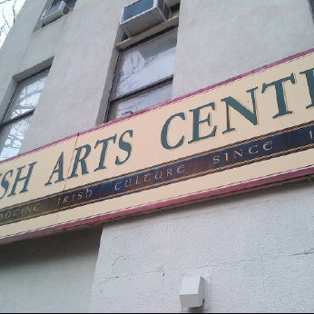 รูปภาพถ่ายที่ Irish Arts Center โดย Stephen L. เมื่อ 12/22/2011