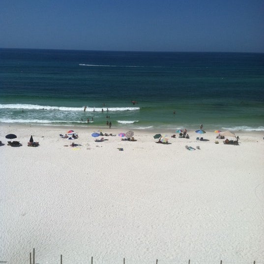 รูปภาพถ่ายที่ Seahaven Beach Hotel โดย John M. เมื่อ 7/30/2011