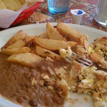 Foto tomada en El Ranchero Mexican Restaurant  por Aurora C. el 1/3/2012