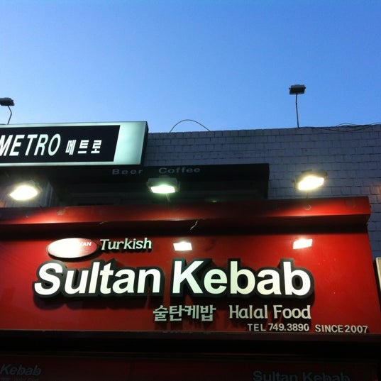 Photo taken at Sultan Kebab Halal Food by luogo segreto on 6/3/2012