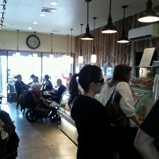 รูปภาพถ่ายที่ Sook Pastry Shop โดย Steve E. เมื่อ 3/8/2012