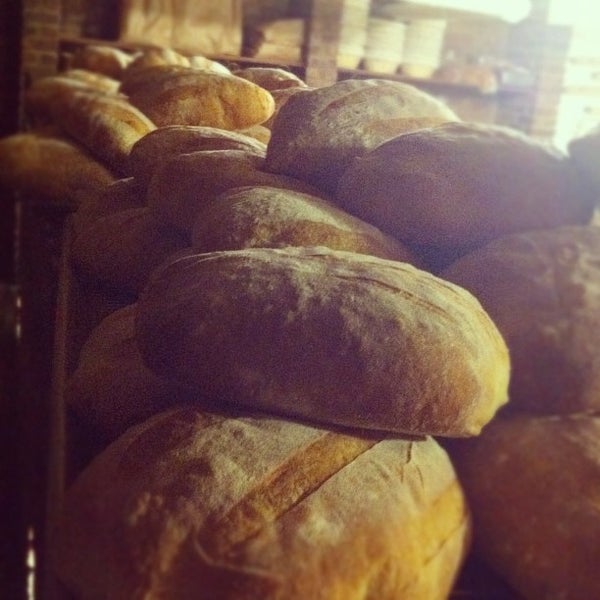 2/5/2012 tarihinde Kat E.ziyaretçi tarafından Blue Ribbon Bakery Kitchen'de çekilen fotoğraf
