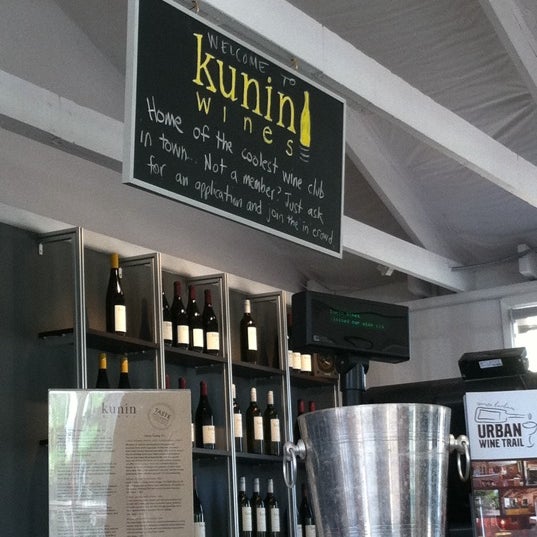 Foto diambil di Kunin Wines Tasting Room oleh Rebekah W. pada 7/31/2011