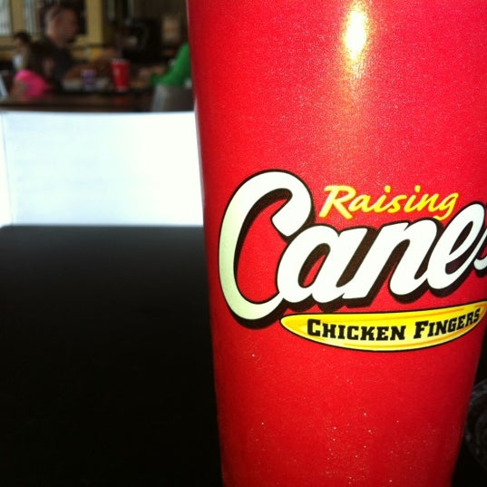 Снимок сделан в Raising Cane&#39;s Chicken Fingers пользователем Jason B. 4/7/2012