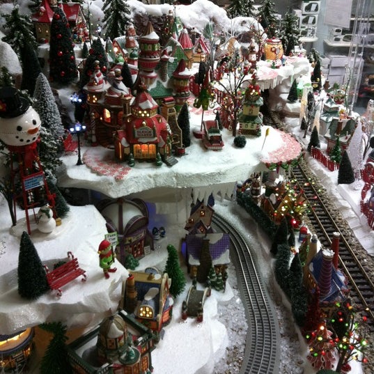 City Lights Christmas Store (Now Closed) Bay Park 1212 Knoxville St