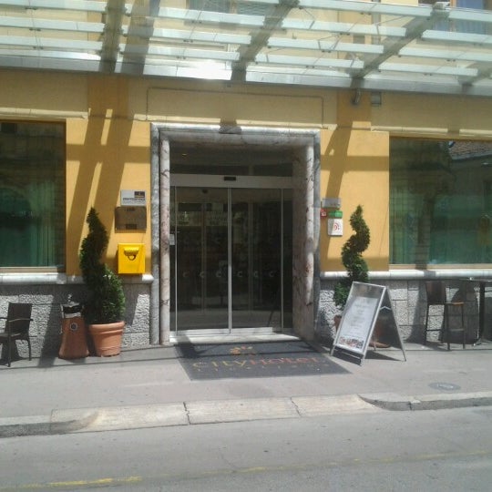 Foto diambil di City Hotel oleh Andrej G. pada 6/29/2012