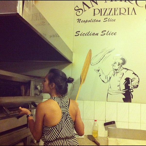 8/30/2012 tarihinde Joy S.ziyaretçi tarafından San Marco Pizzeria'de çekilen fotoğraf