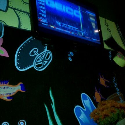 1/24/2012 tarihinde Erica T.ziyaretçi tarafından Shucks Tavern &amp; Oyster Bar - Durango Rd'de çekilen fotoğraf