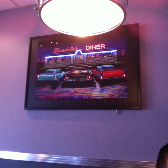Foto tirada no(a) Edwards Drive-In Restaurant por Becky H. em 7/2/2011