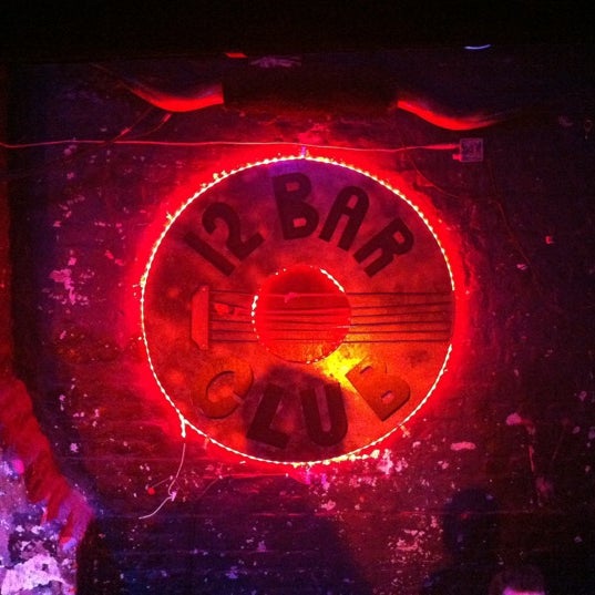 9/8/2012 tarihinde Benedict S.ziyaretçi tarafından 12 Bar Club'de çekilen fotoğraf