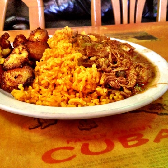 7/6/2012 tarihinde Mikey B.ziyaretçi tarafından Latin Cabana Restaurant'de çekilen fotoğraf
