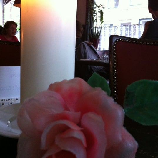 Foto tomada en Restaurant C&#39;est Ca  por Raymond K. el 5/31/2012