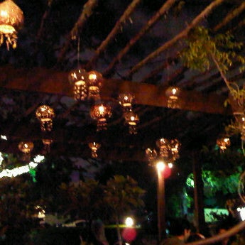 รูปภาพถ่ายที่ Tila&#39;s Restaurante &amp; Bar โดย Michael G. เมื่อ 11/26/2011