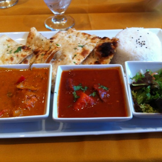 Foto tomada en Yuva India Indian Eatery  por Omer Z. el 8/31/2012