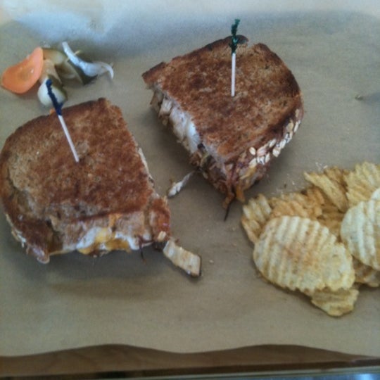 Foto tirada no(a) Noble Sandwich Co. por kaley em 6/2/2011