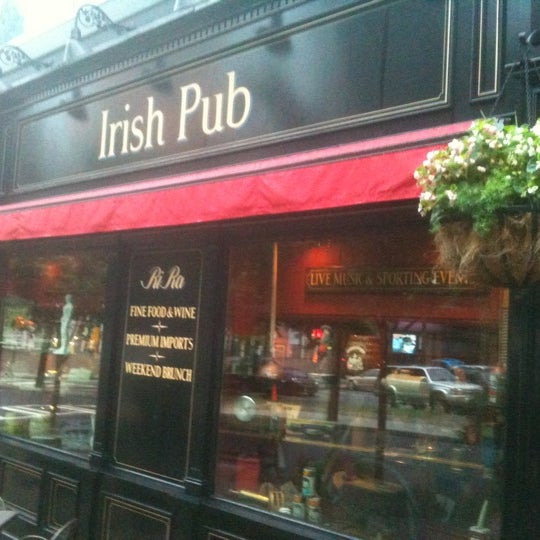รูปภาพถ่ายที่ Rí Rá Irish Pub โดย Nate P. เมื่อ 6/25/2011