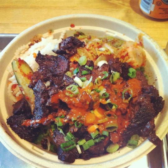 รูปภาพถ่ายที่ Kimchi Grill โดย Young J. เมื่อ 5/4/2012