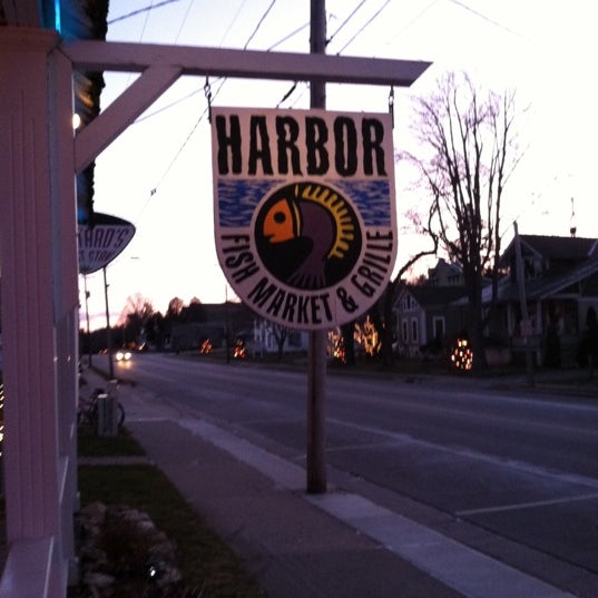 4/9/2012 tarihinde Madelyn D.ziyaretçi tarafından Harbor Fish Market &amp; Grille'de çekilen fotoğraf