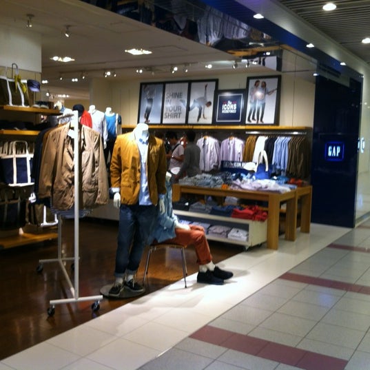 Photos At Gap 梅田hep Five店 Now Closed 梅田 96 Visitors Photos At Gap 梅田hep Five店 Now Closed 梅田 96 Visitors