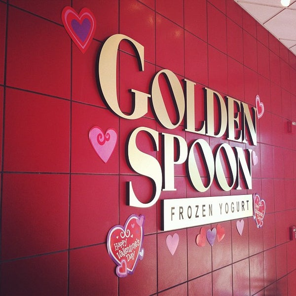 Снимок сделан в Golden Spoon Frozen Yogurt пользователем Kevin D. 1/25/2012