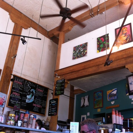 รูปภาพถ่ายที่ Tanner&#39;s Coffee Co โดย Erik W. เมื่อ 7/16/2012