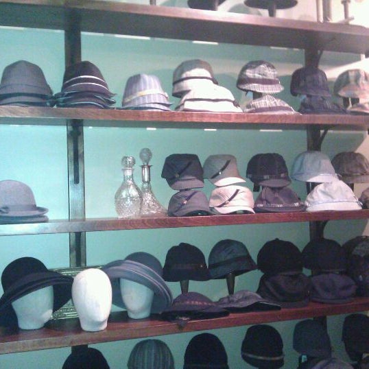 Foto tirada no(a) Goorin Bros. Hat Shop - Park Slope por Mina V. em 11/28/2011