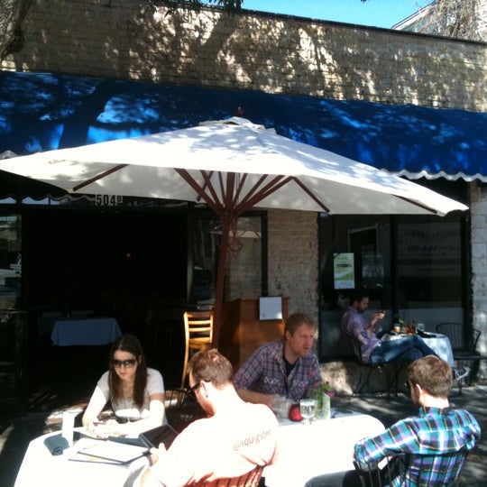 3/11/2011 tarihinde diane q.ziyaretçi tarafından Old Pecan Street Cafe'de çekilen fotoğraf