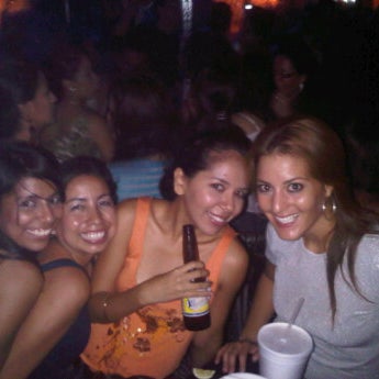 รูปภาพถ่ายที่ Party Lounge โดย Alejandro P. เมื่อ 9/25/2011