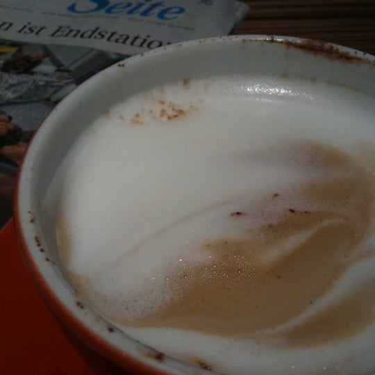 รูปภาพถ่ายที่ Grand Cafe Zug โดย martina a. เมื่อ 2/12/2011