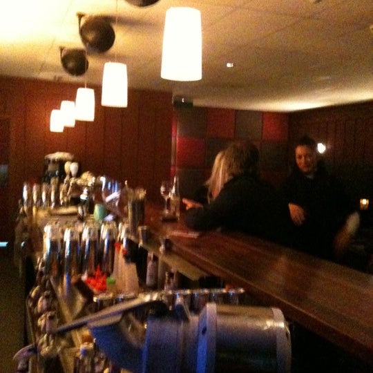 8/17/2011にNgahuia T.がBond Lounge Barで撮った写真