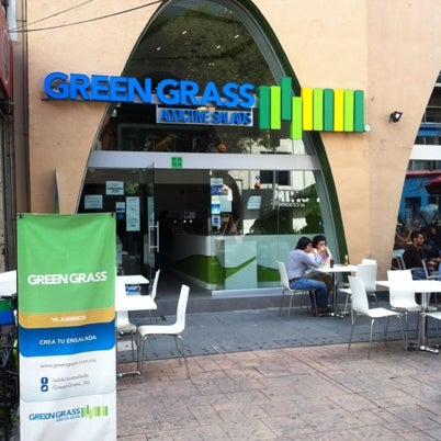 รูปภาพถ่ายที่ Green Grass โดย Ibn Abbad เมื่อ 7/31/2012