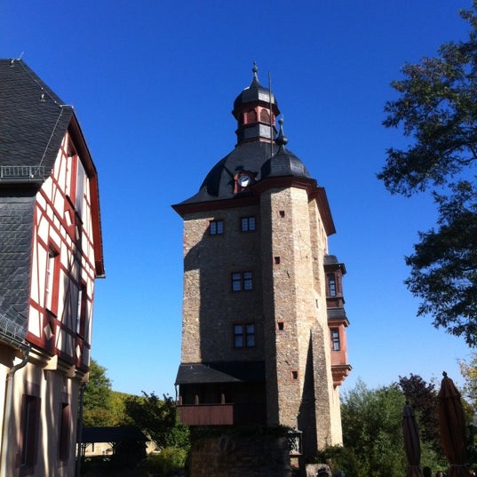Снимок сделан в Schloss Vollrads пользователем cwil 10/15/2011